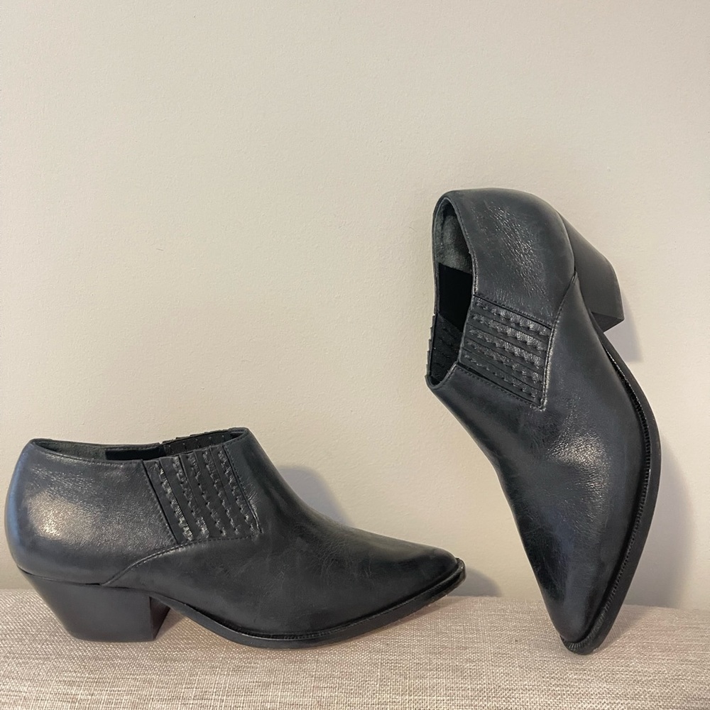 Schutz Leather Jacqueline Chelsea Booties 6.5
